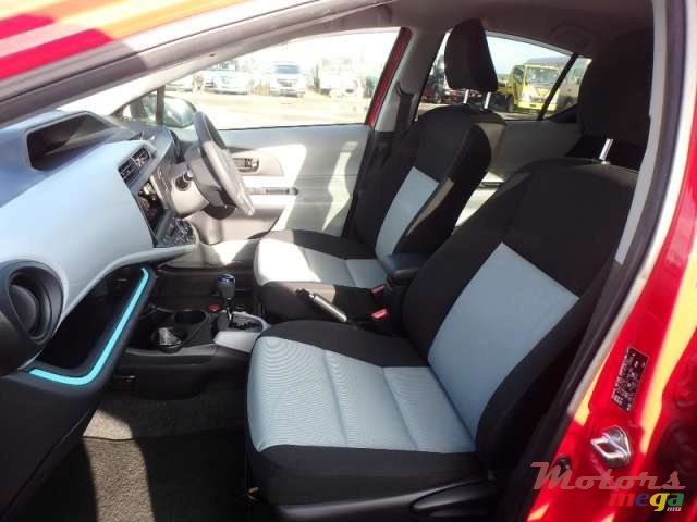 2013' Toyota Allex Aqua hybrid photo #4