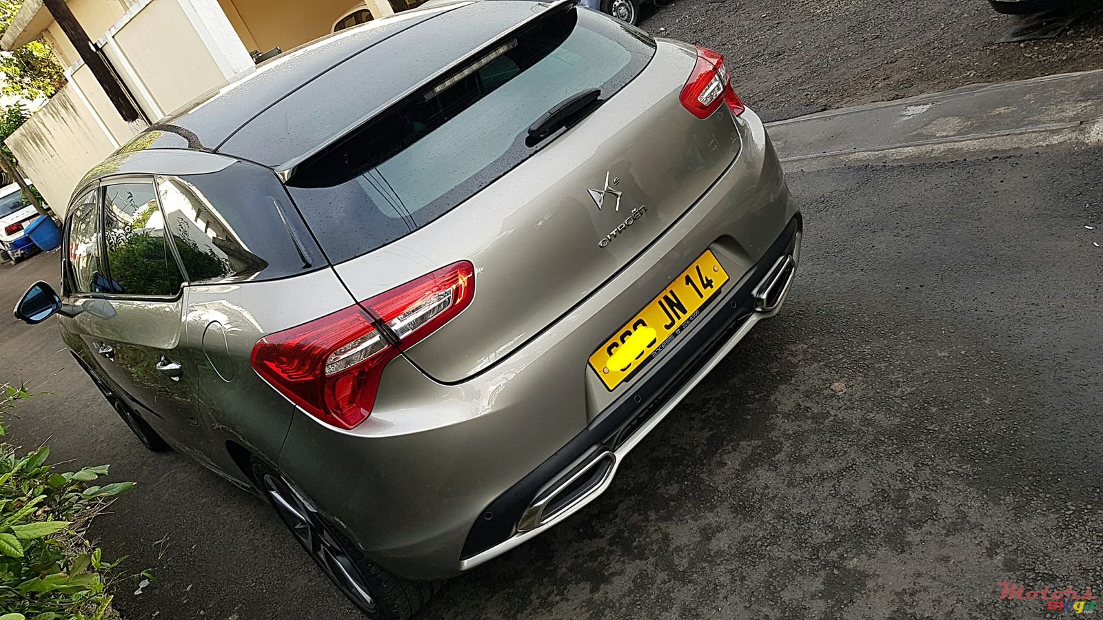 2014' Citroen DS5 Automatic photo #4