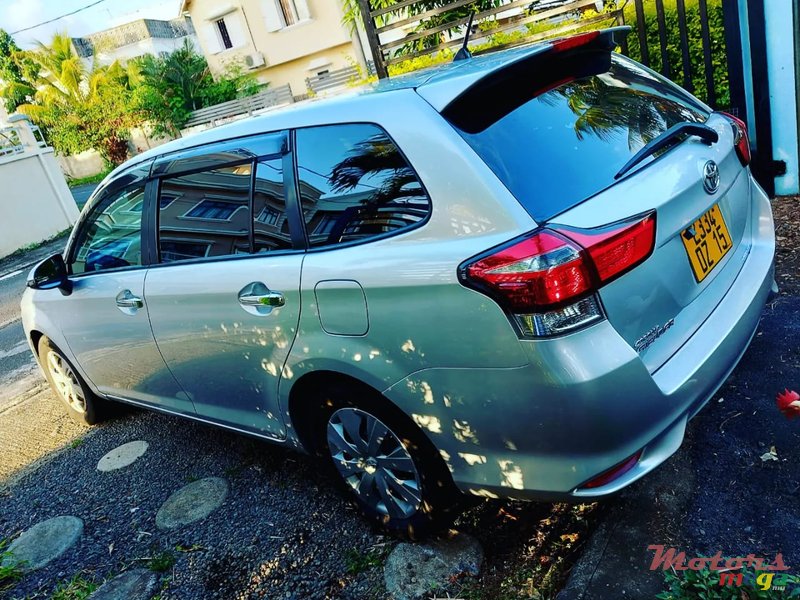 2015' Toyota Axio photo #2