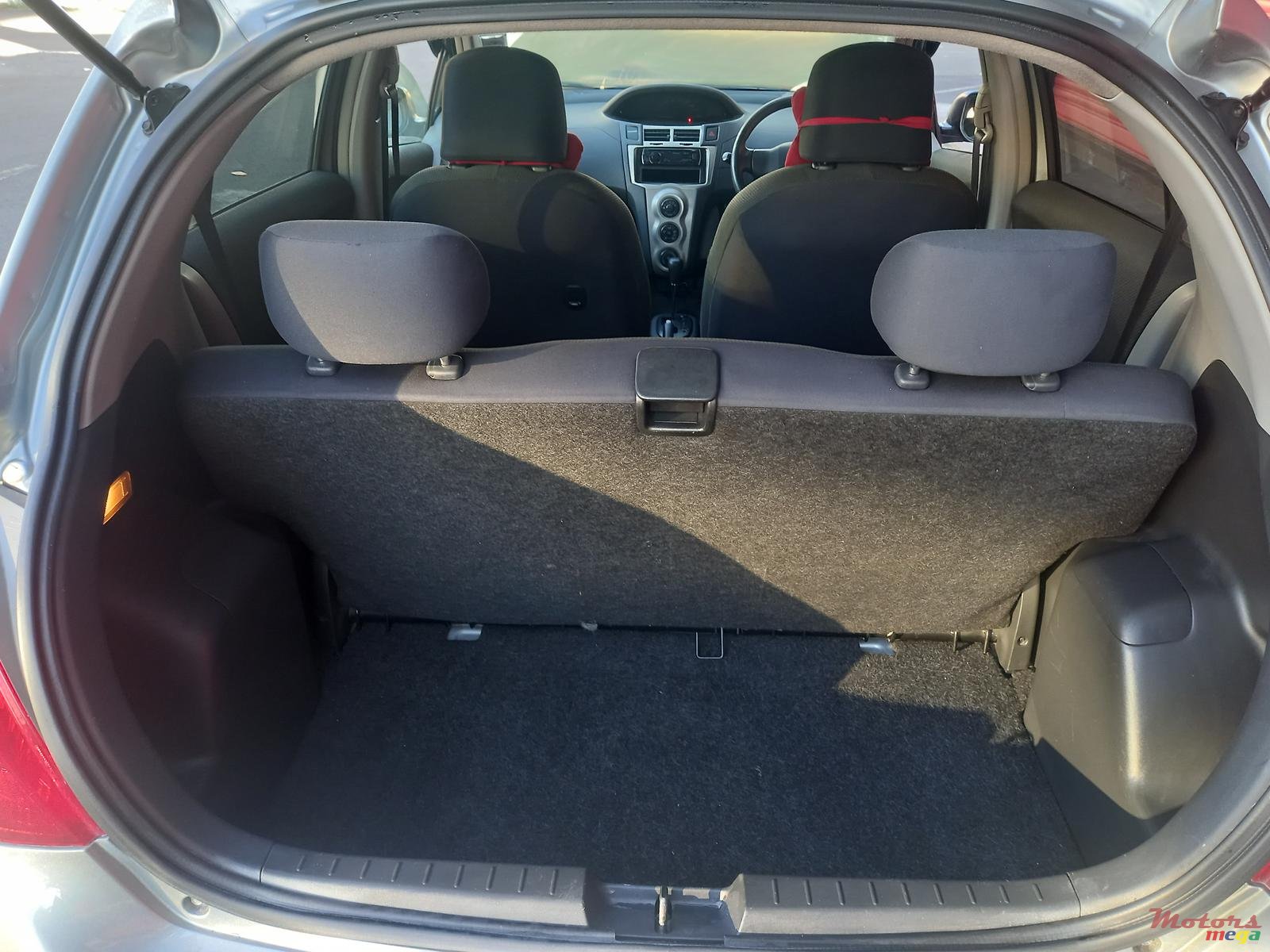 2010' Toyota Vitz photo #6