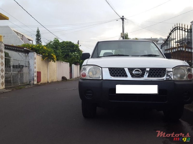 2009' Nissan Navara photo #1