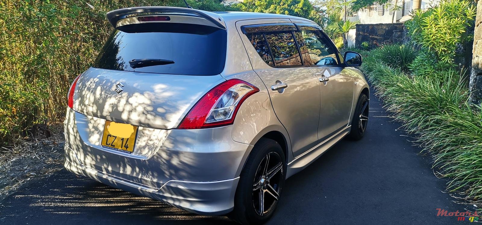 2014' Suzuki Swift photo #6