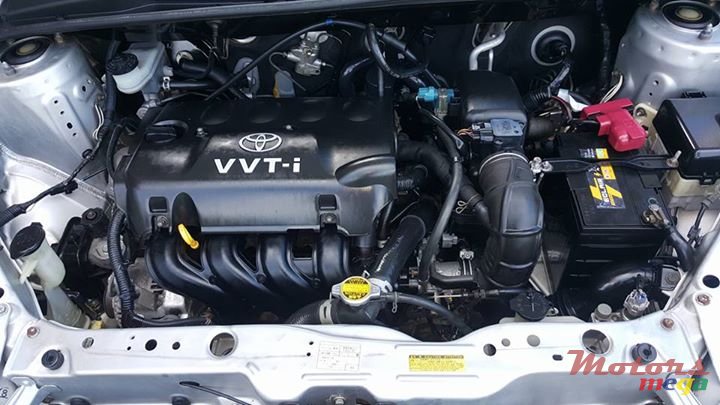 2004' Toyota PLATZ photo #3