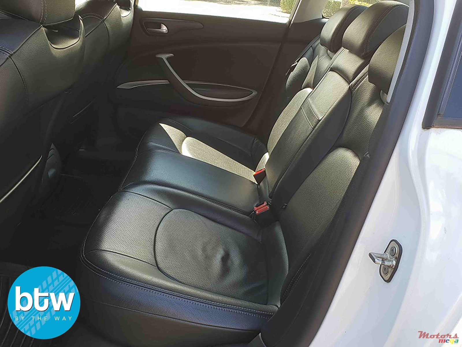 2013' Citroen C5 photo #3