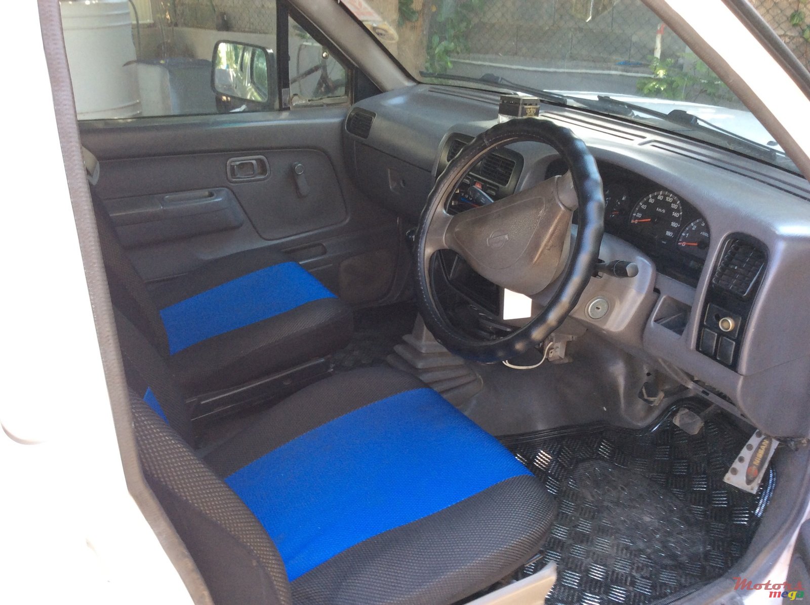 1999' Nissan Navara photo #1