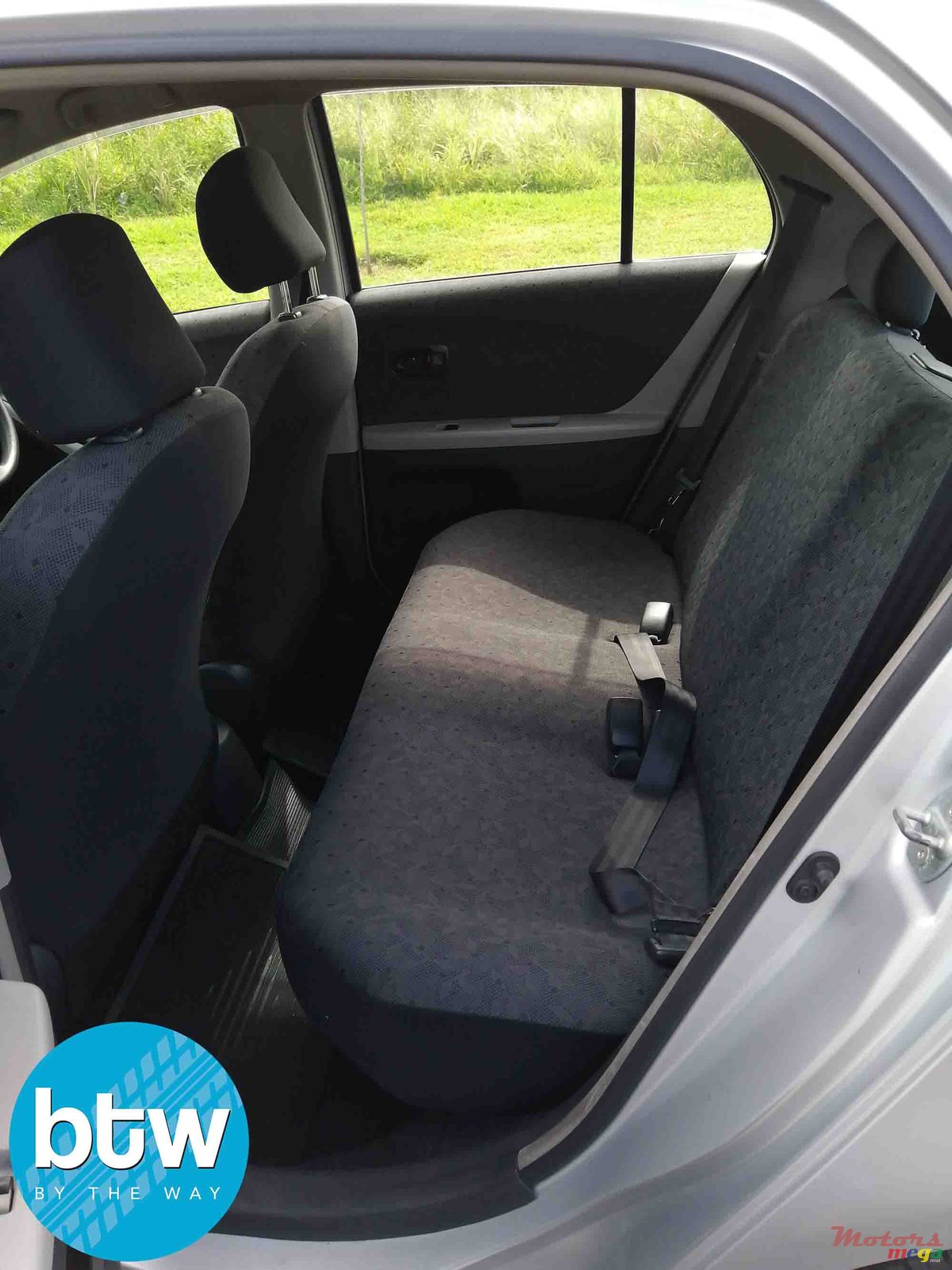 2009' Toyota Vitz Automatic photo #3