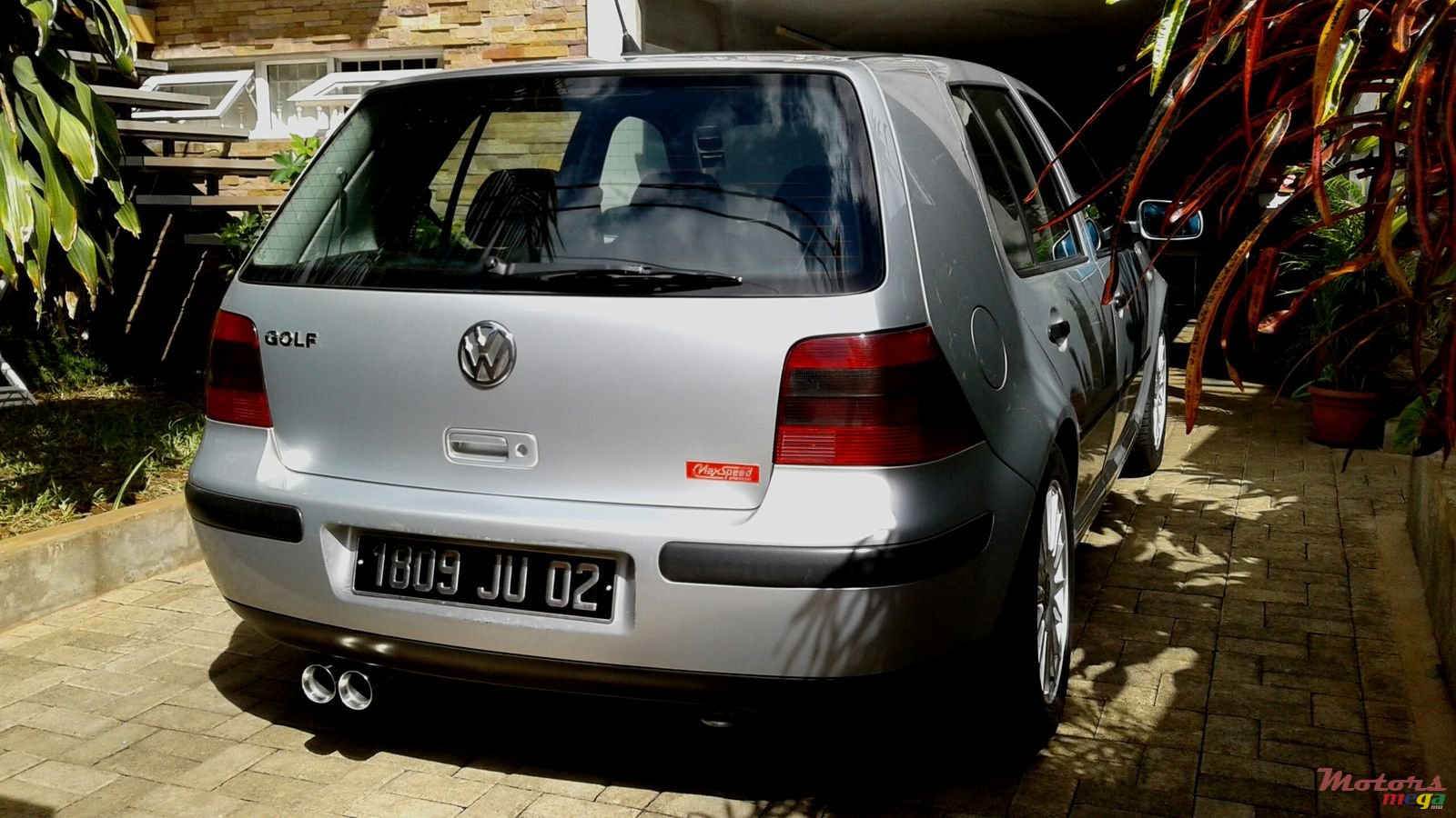 2002' Volkswagen Golf photo #2