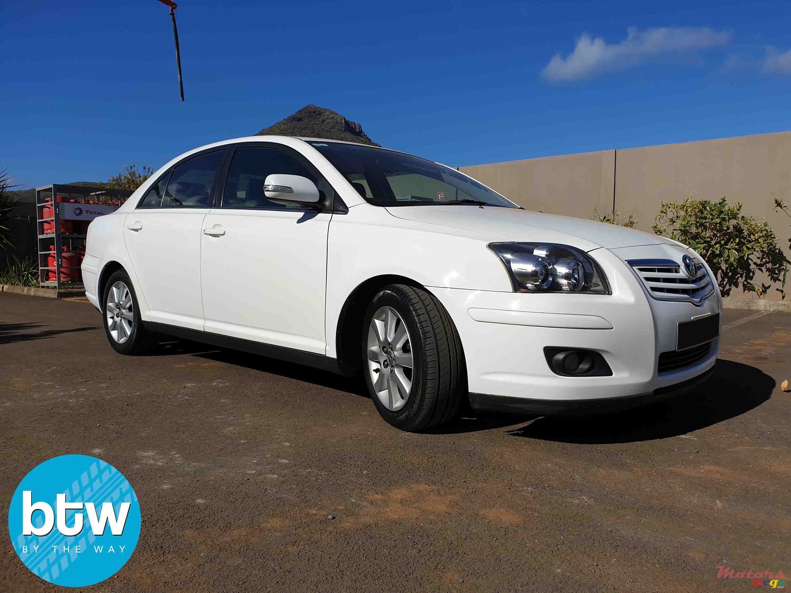 2009' Toyota Avensis photo #1