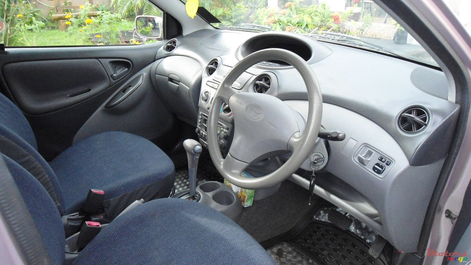 2001' Toyota Vitz photo #3