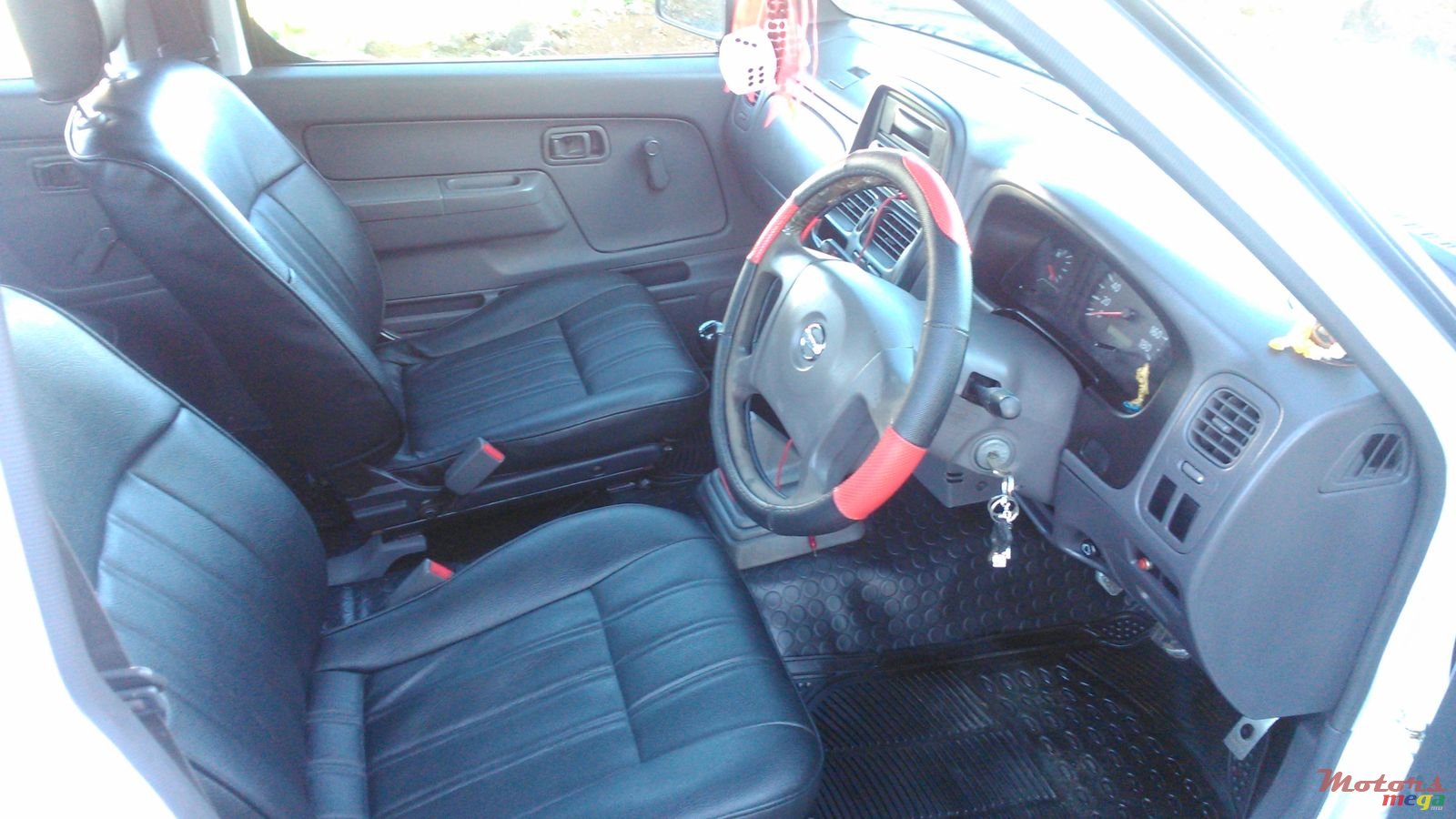 2007' Nissan Navara 2x4 Japan photo #6