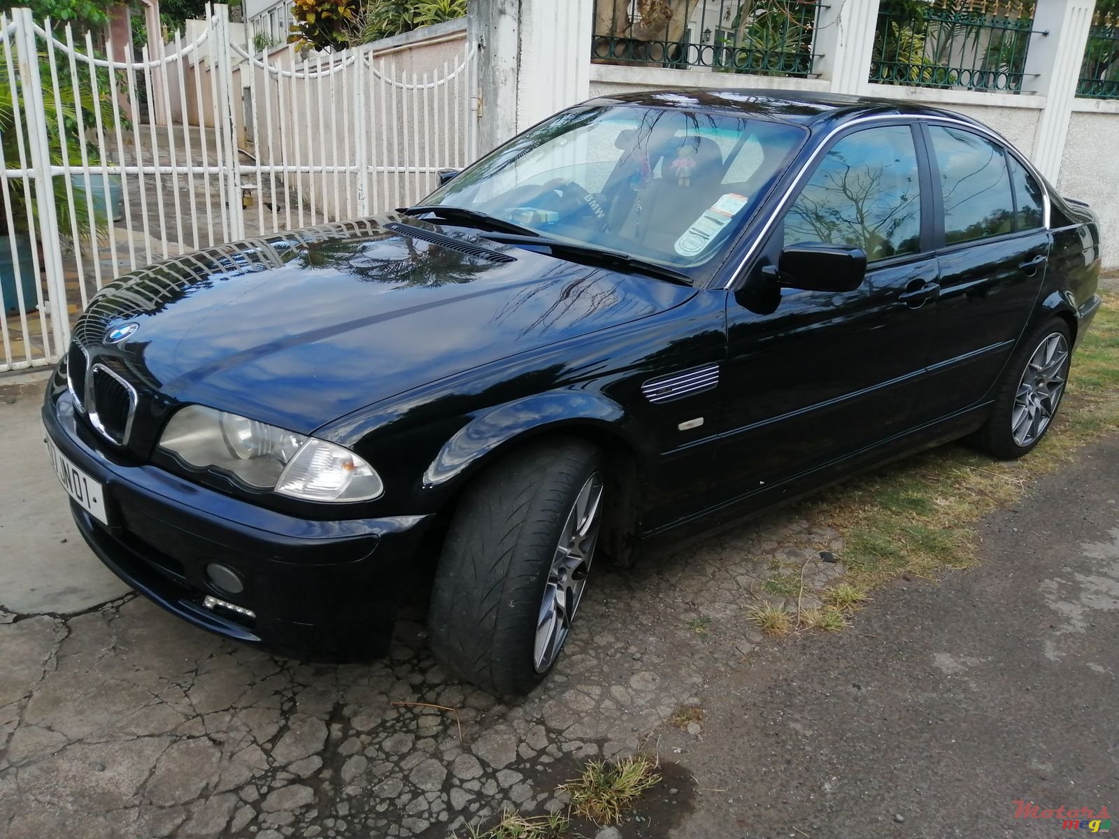 2001' BMW 318 photo #3