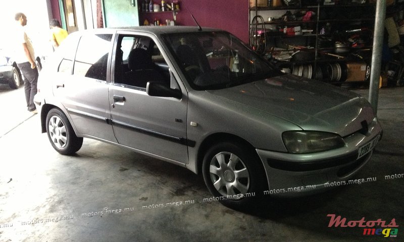 2001' Peugeot 106 Equinoxe photo #1