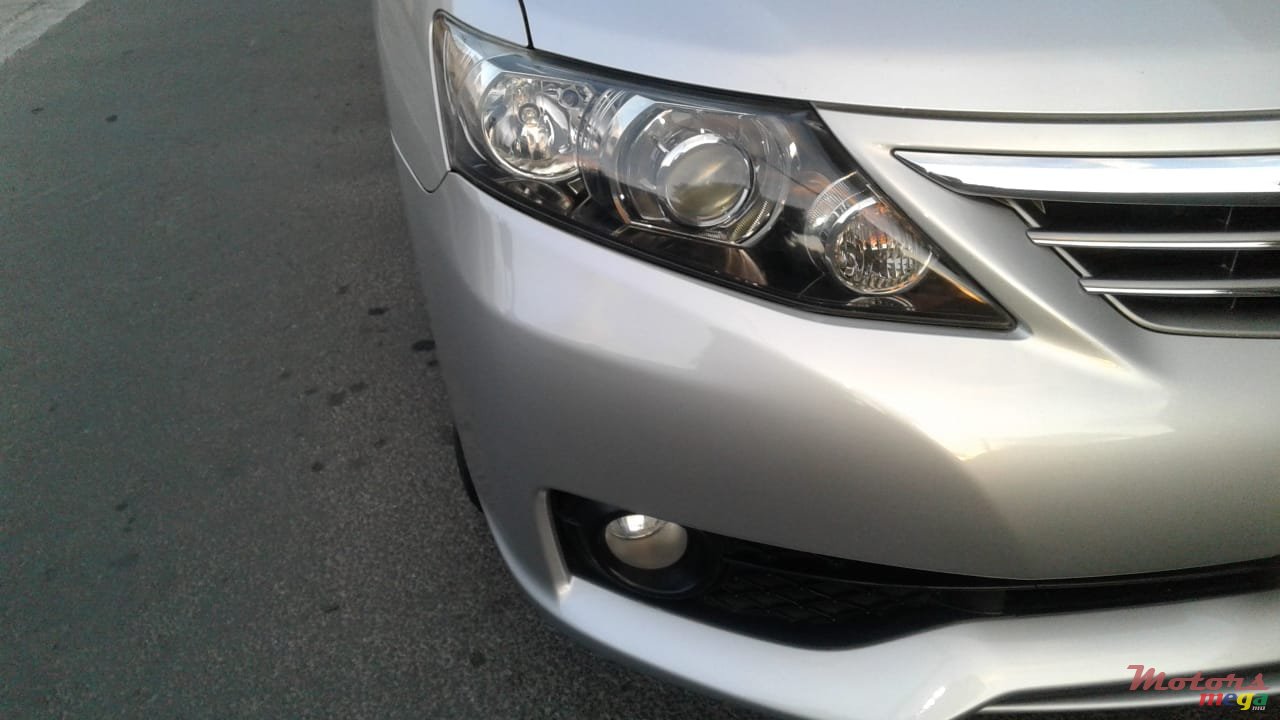 2012' Toyota photo #2