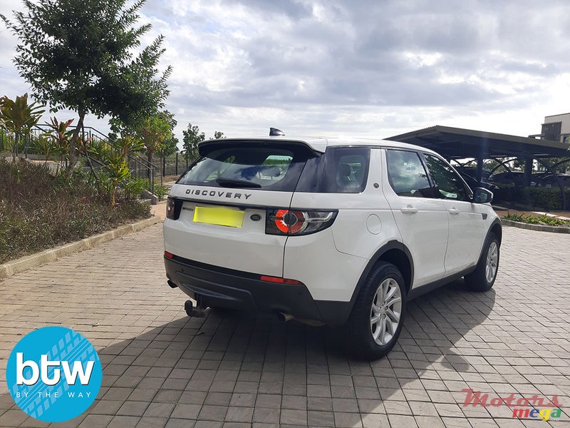 2018' Land Rover Discovery Sport photo #4