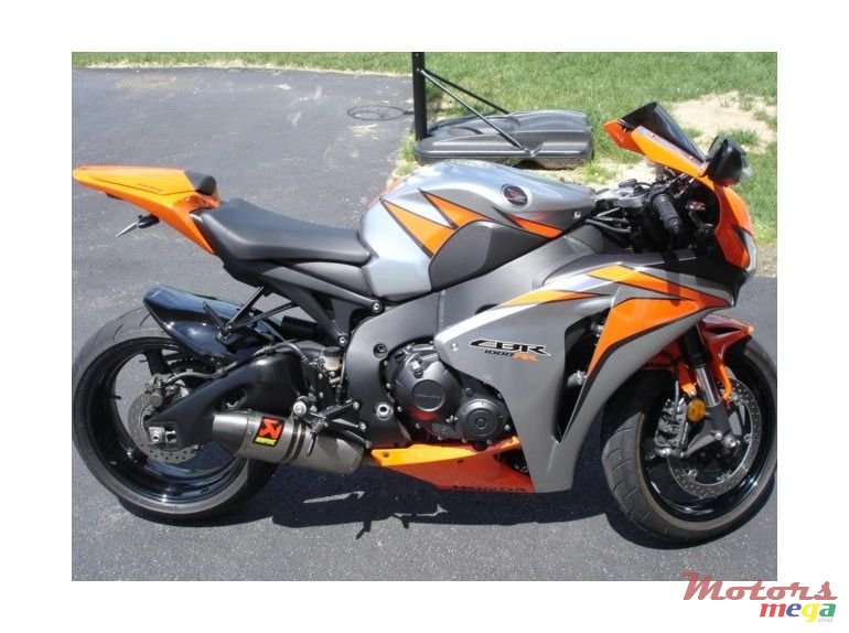 2011' Honda CBR 1000RR photo #1