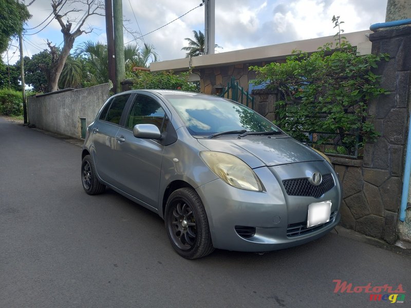 2007' Toyota Vitz photo #1