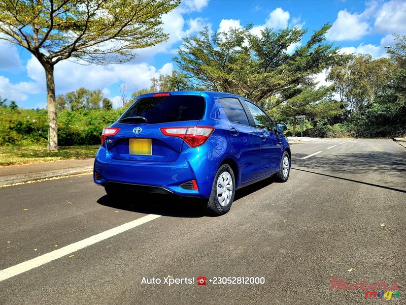 2017' Toyota Vitz photo #5