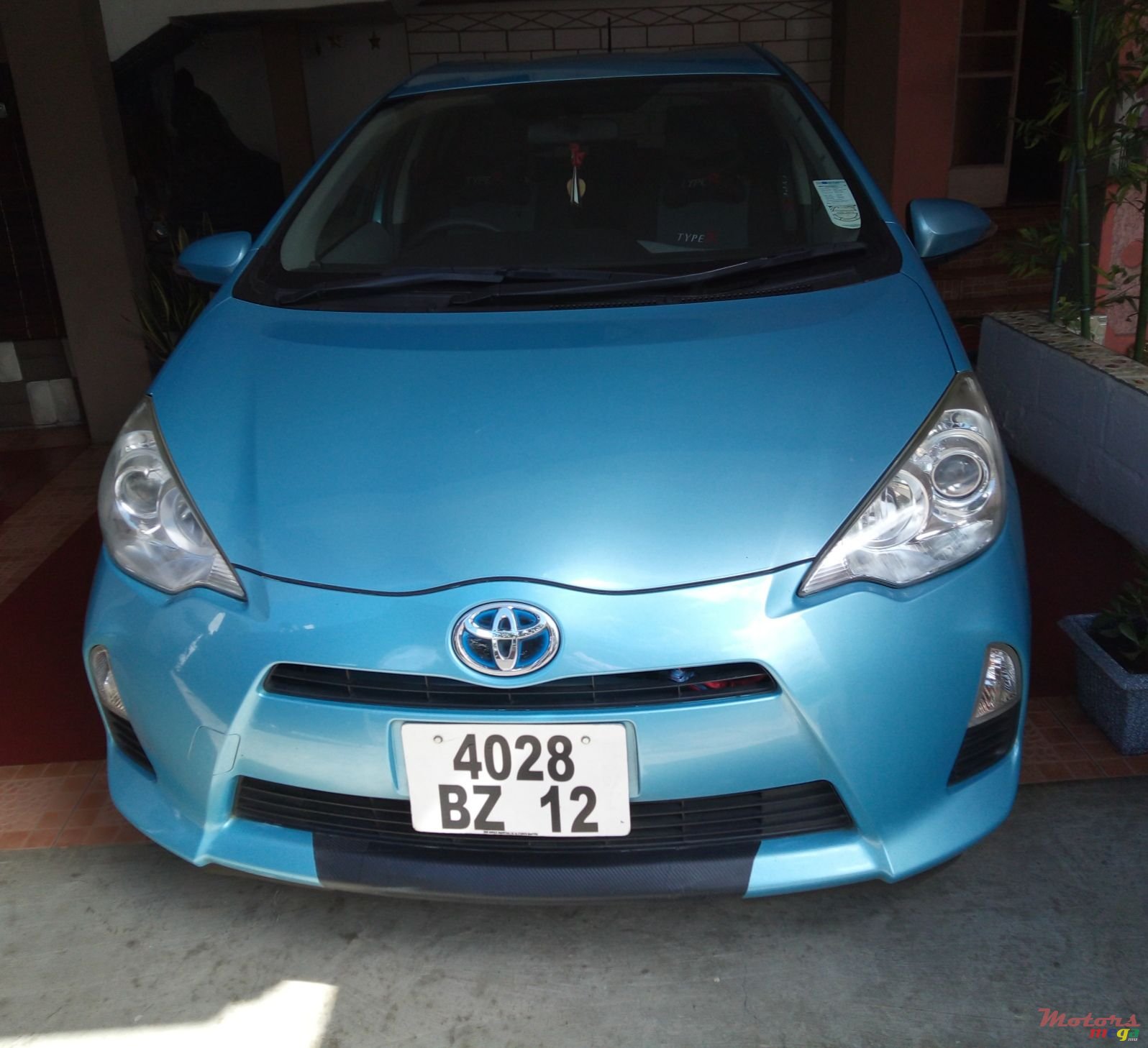 2012' Toyota Aqua photo #3