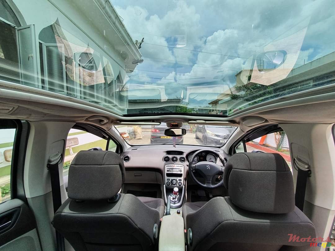 2010' Peugeot 308 photo #5