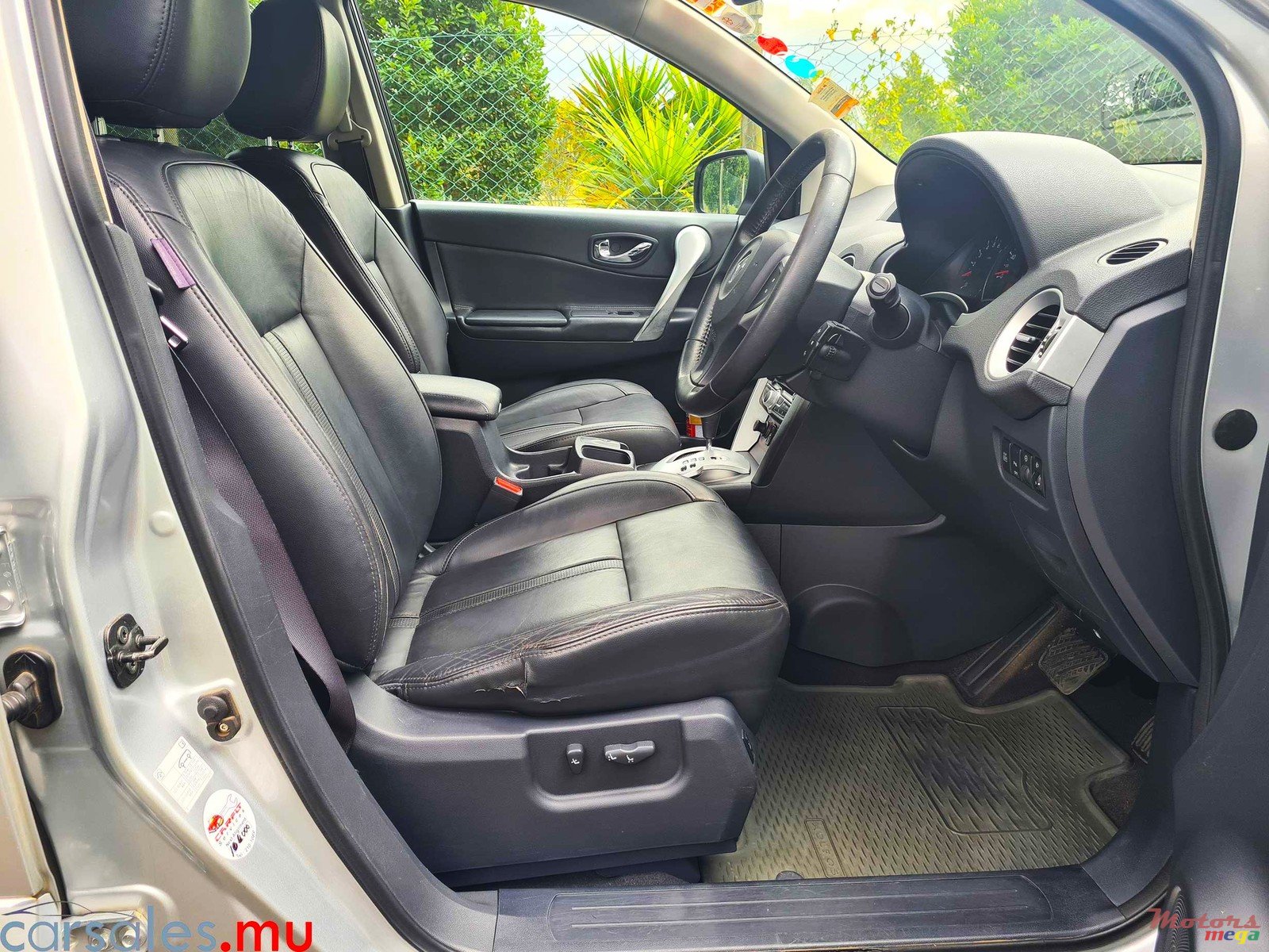 2010' Renault Koleos 2.5 AWD photo #6