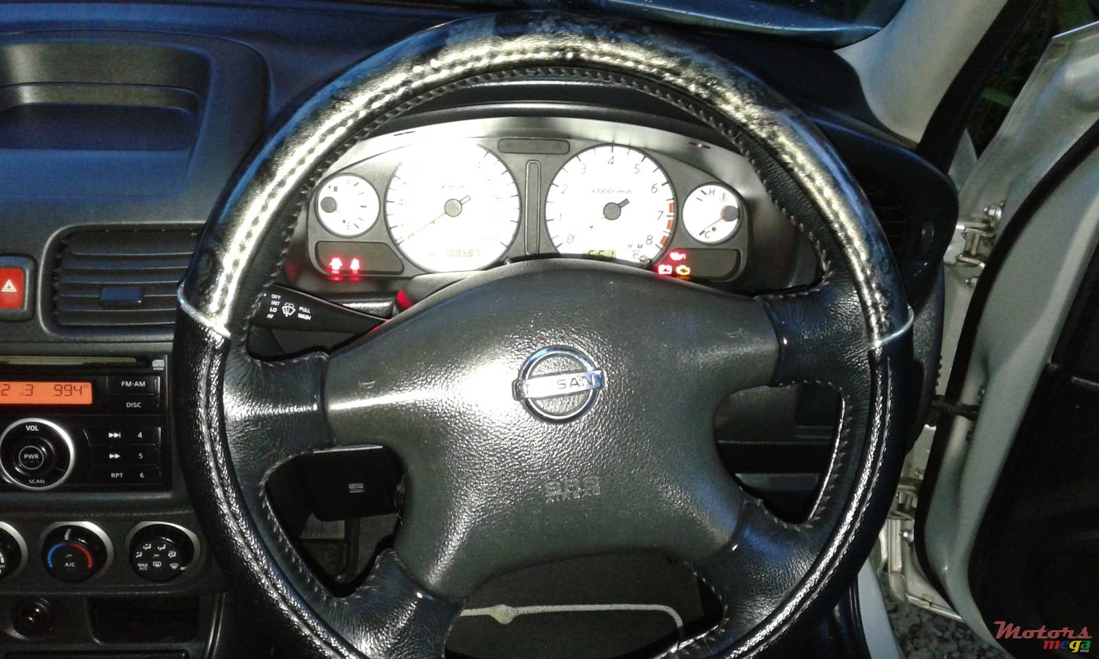 2011' Nissan Sunny photo #2