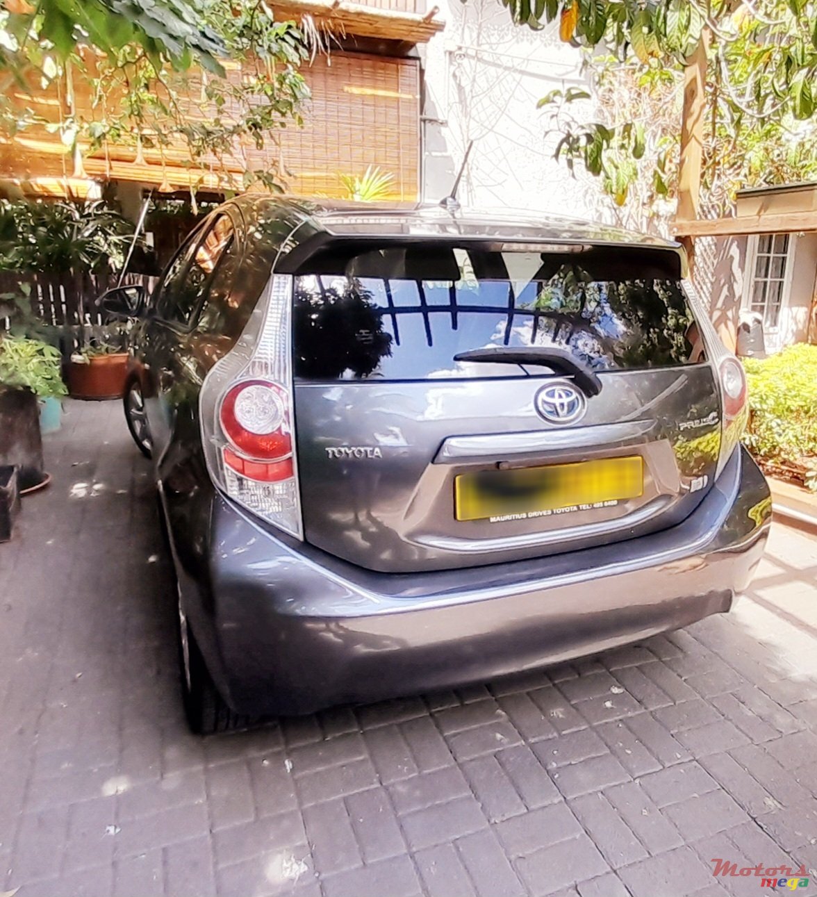 2013' Toyota Prius photo #2