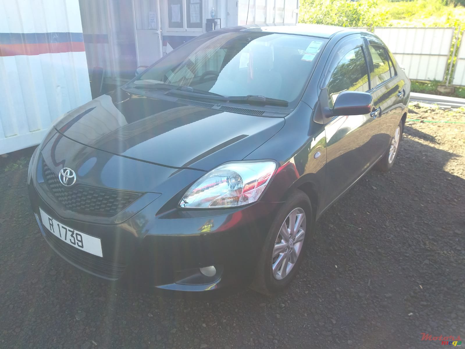 2013' Toyota Yaris photo #3