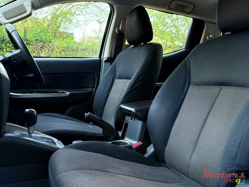 2020' Mitsubishi Triton photo #5