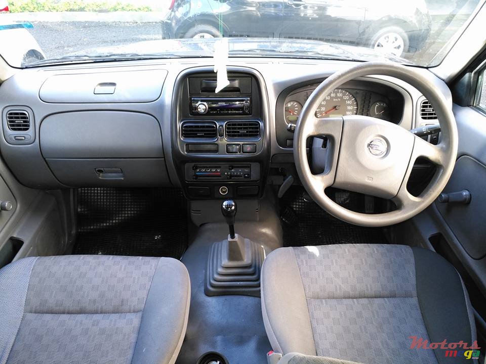 2007' Nissan Navara photo #6