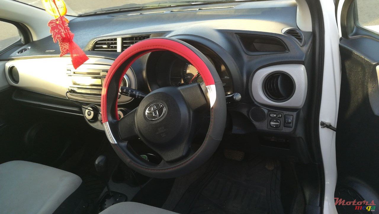 2011' Toyota Vitz photo #3