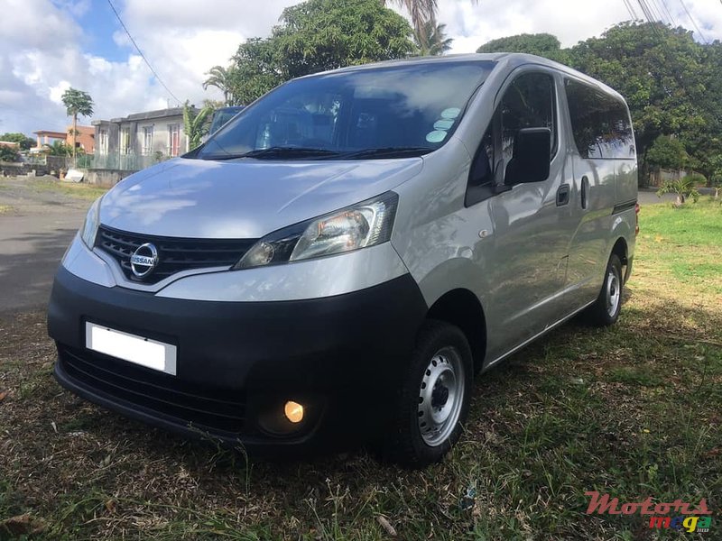 2014' Nissan NV 200 photo #2