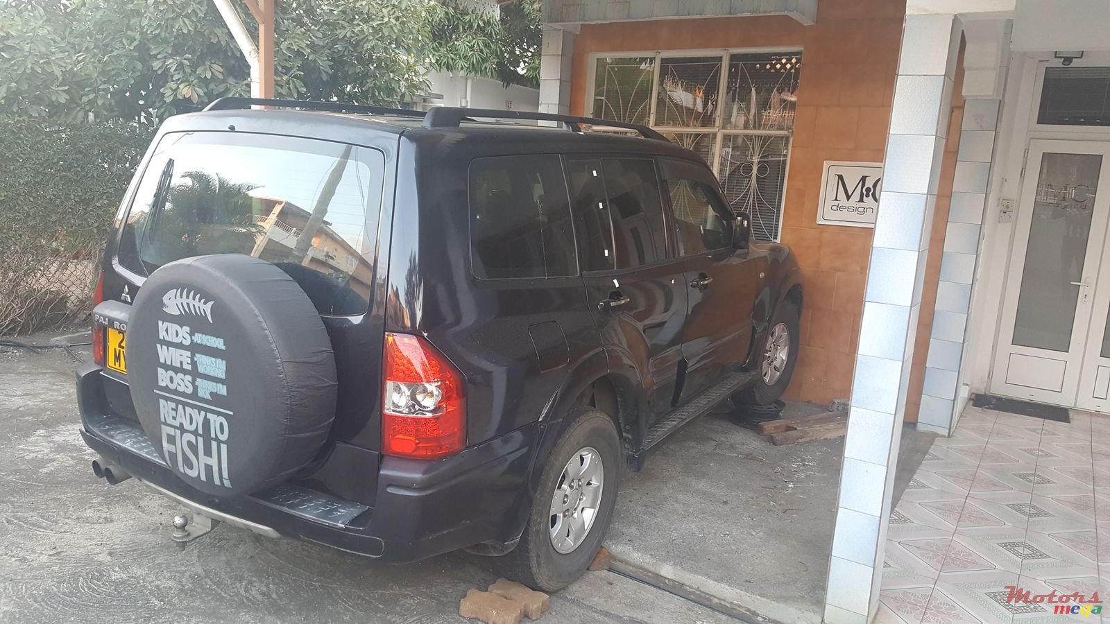 2005' Mitsubishi Montero Sport photo #1