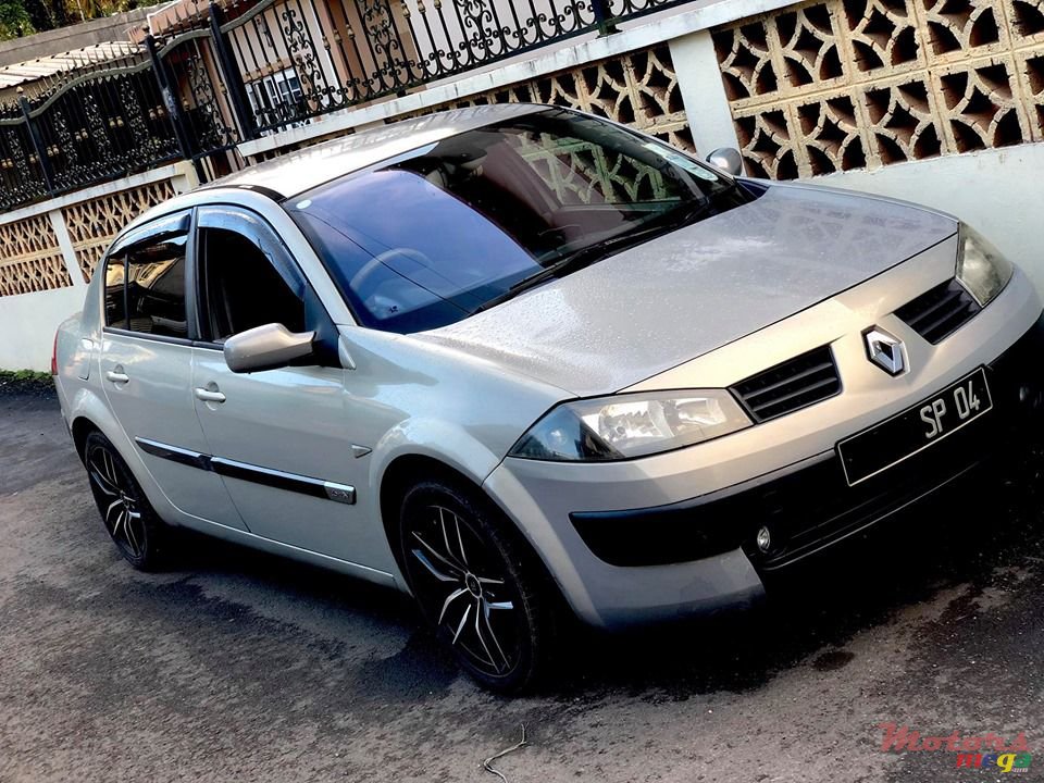2004' Renault Megane photo #1