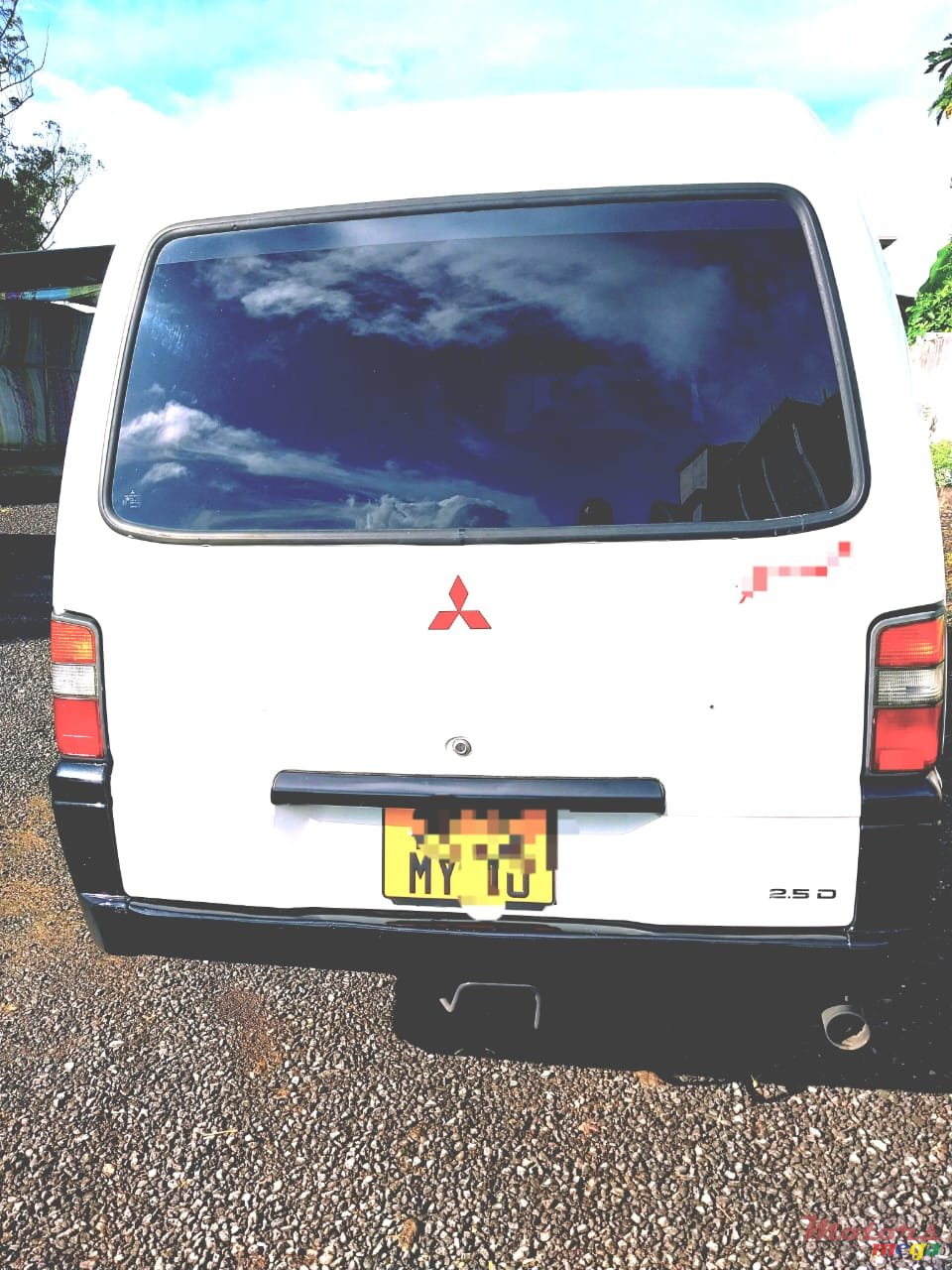 2010' Mitsubishi L300 photo #3