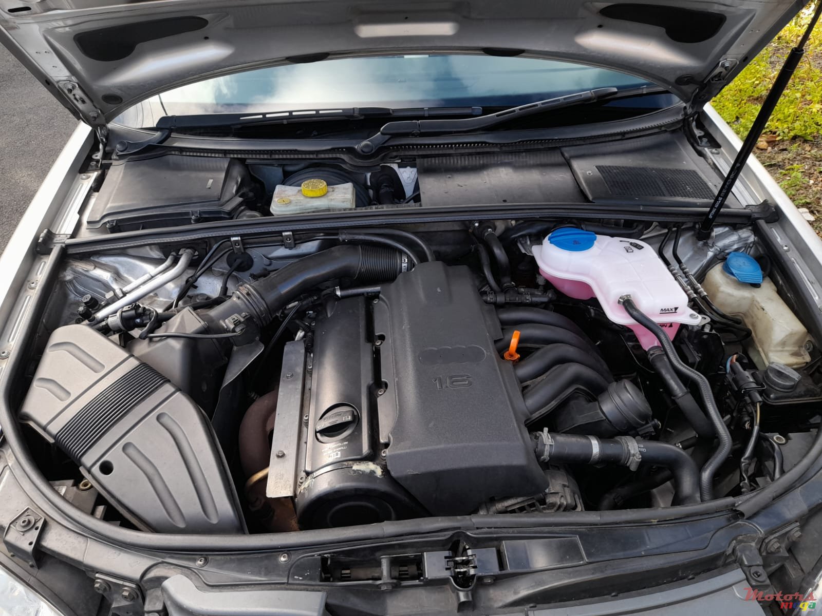 2010' Audi A4 Sedan photo #5