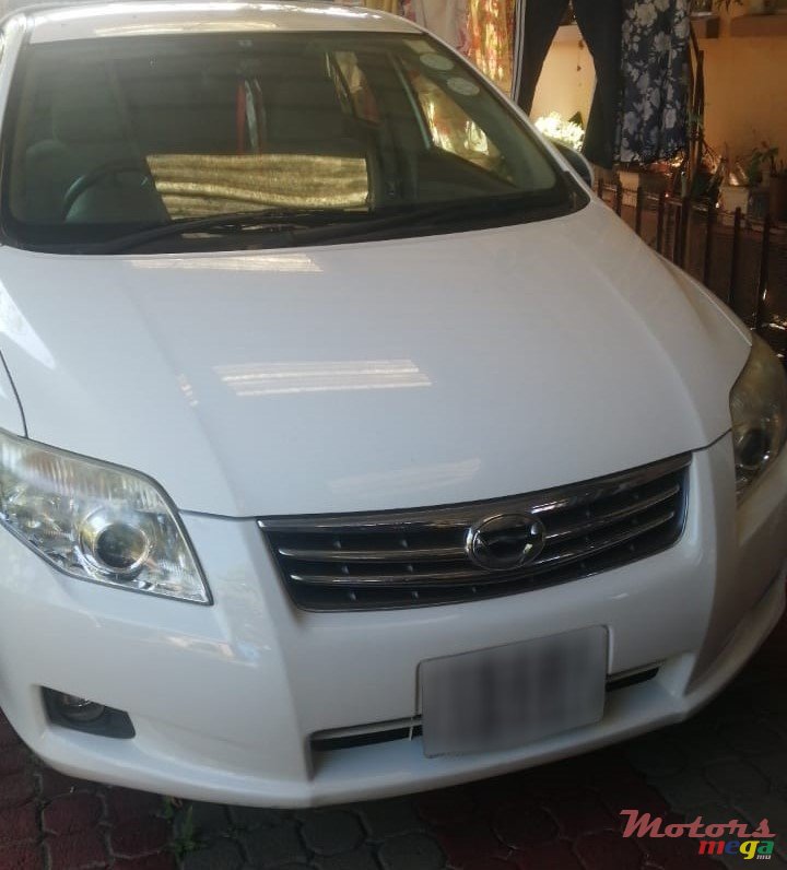 2011' Toyota Axio photo #2