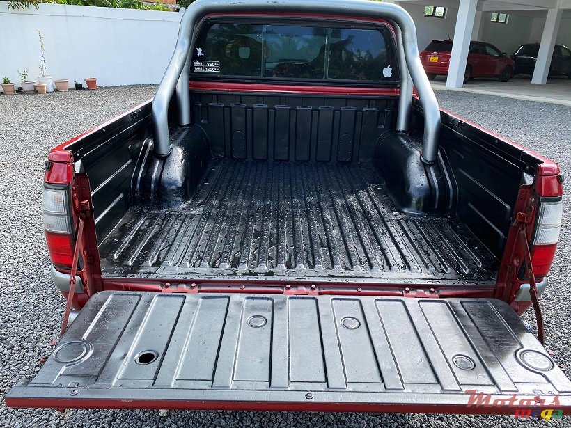 2004' Isuzu KB Series KB300 LX-TDI photo #6