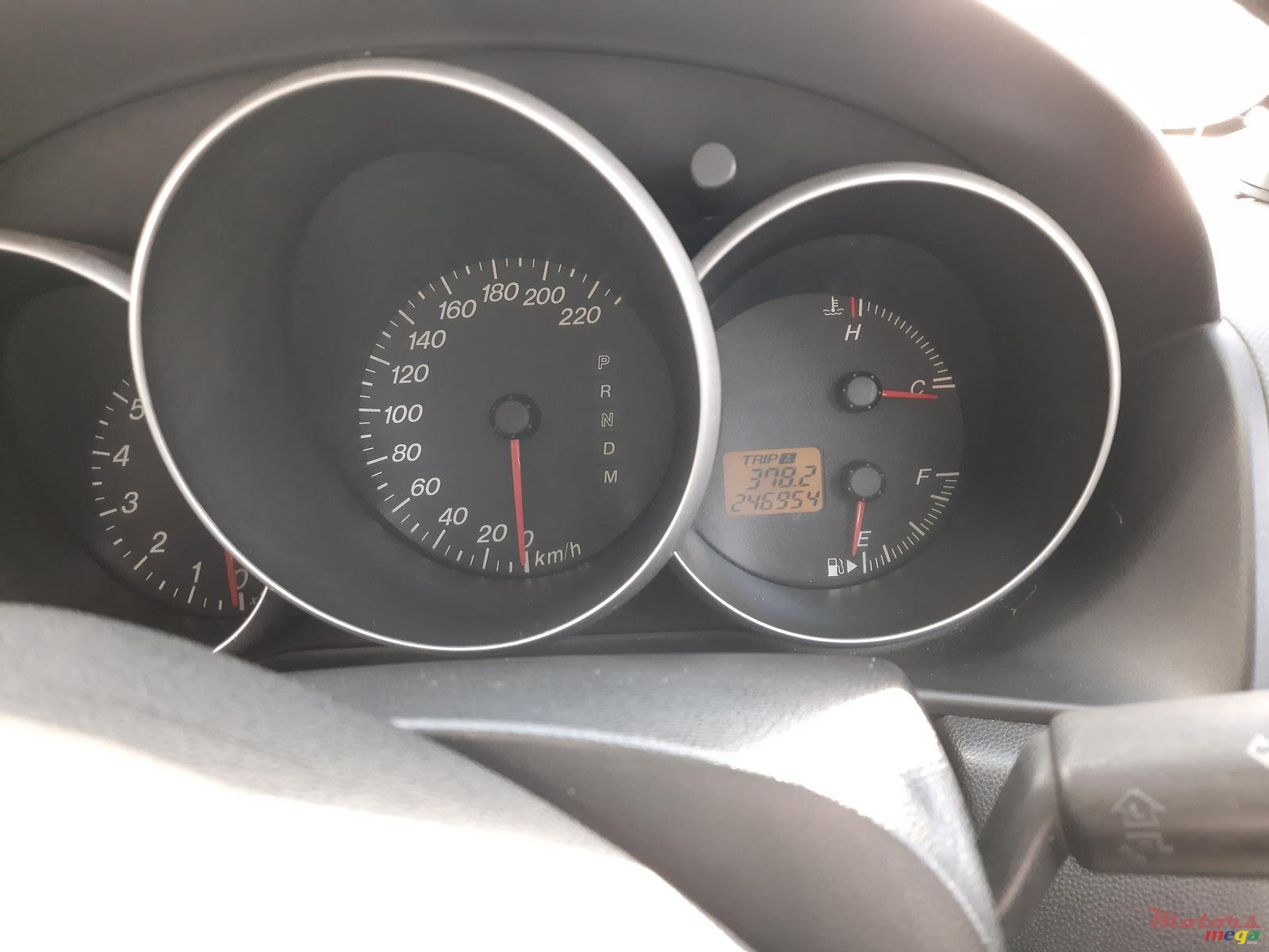 2004' Mazda 3 photo #4