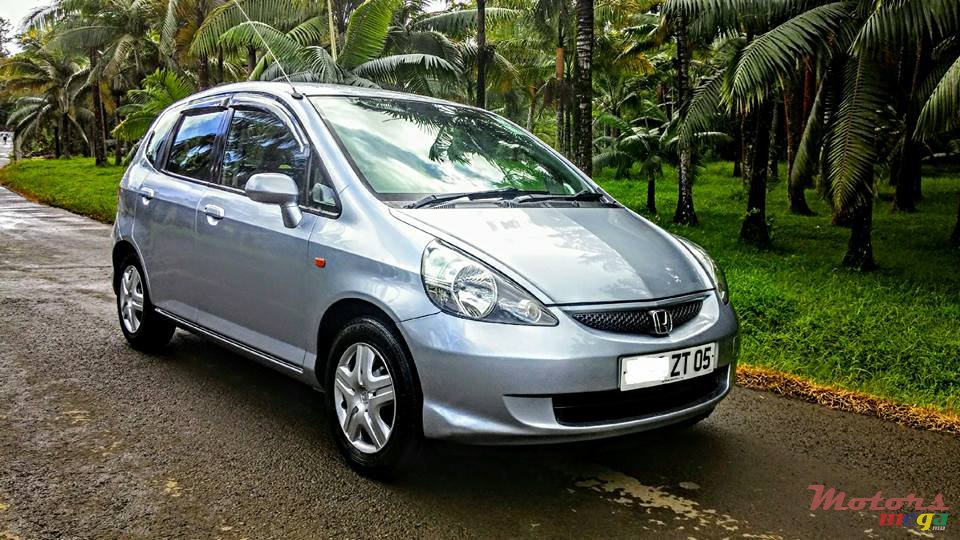 2005' Honda Fit 1.3 photo #1