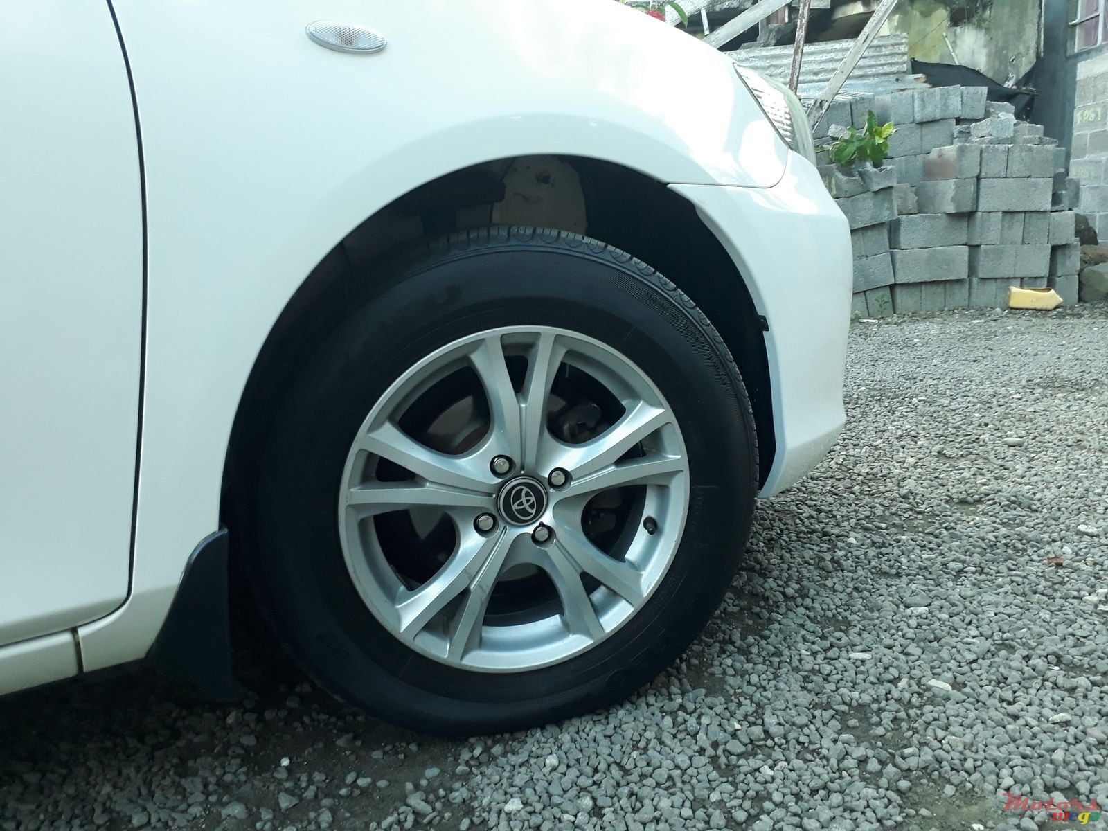 2010' Toyota Axio photo #2