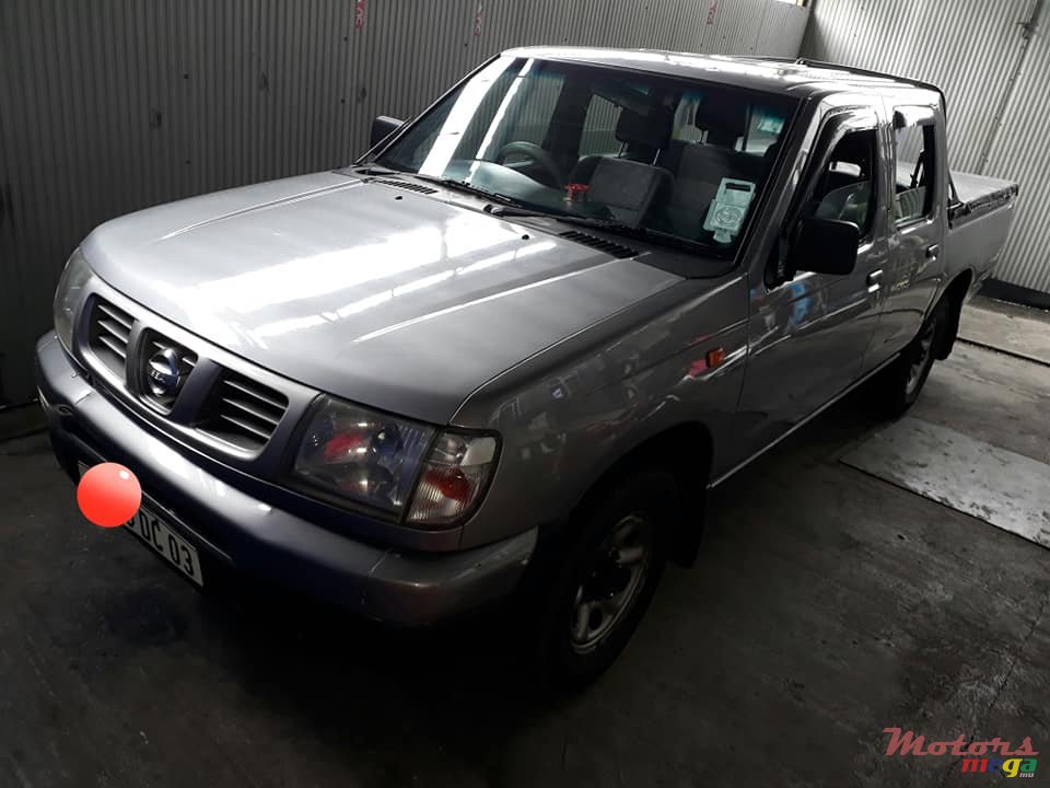 2003' Nissan Navara photo #1