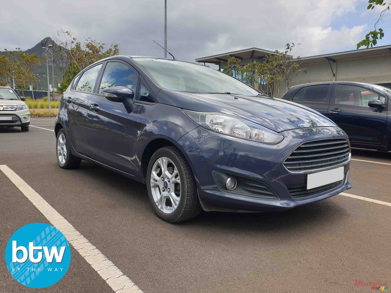 2013' Ford Fiesta photo #1