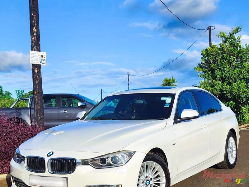 2015' BMW 3 Series Sedan photo #3
