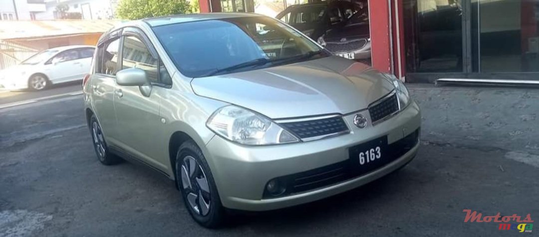 2007' Nissan Tiida photo #1