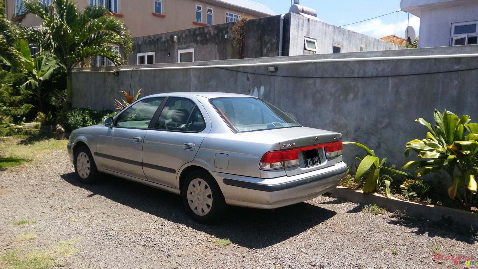 2000' Nissan Sunny photo #2