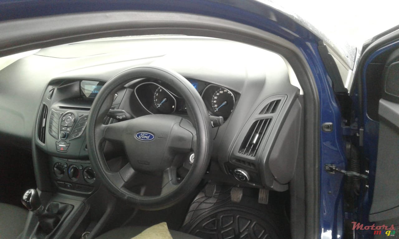 2012' Ford Focus photo #5