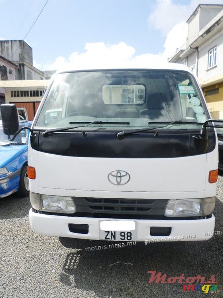 1998' Toyota Dyna 200 photo #1