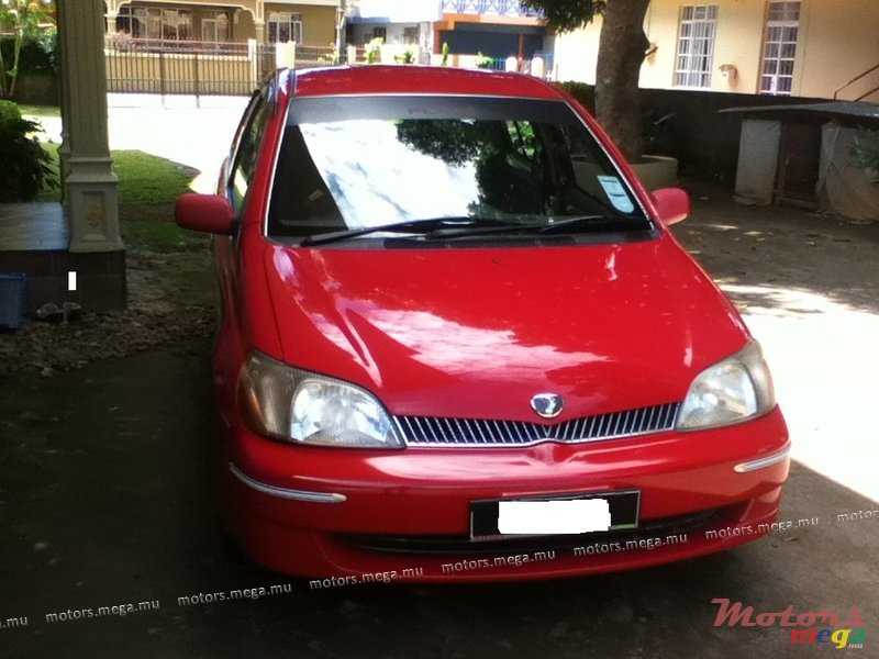 2001' Toyota Platz  photo #1
