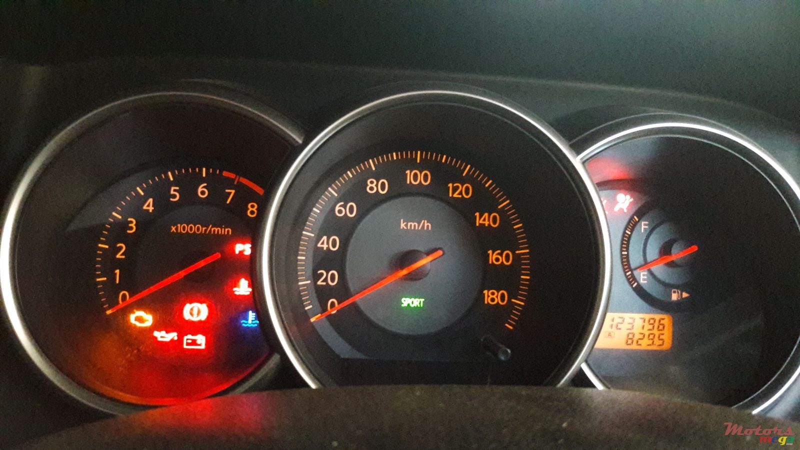 2005' Nissan Tiida photo #1