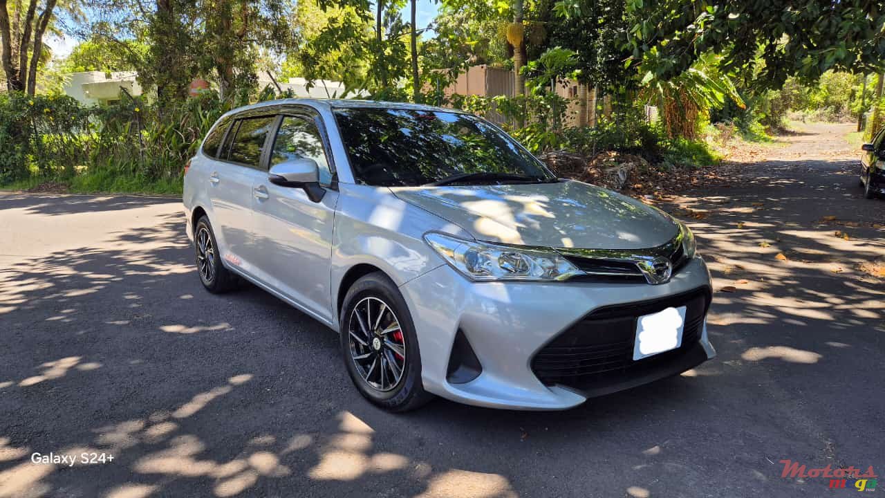 2018' Toyota Fielder Corolla photo #1